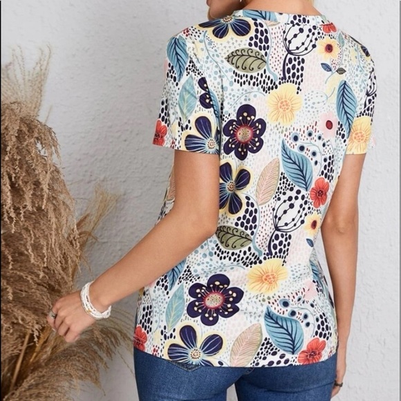 New Floral print short sleeve top - Picture 4 of 5